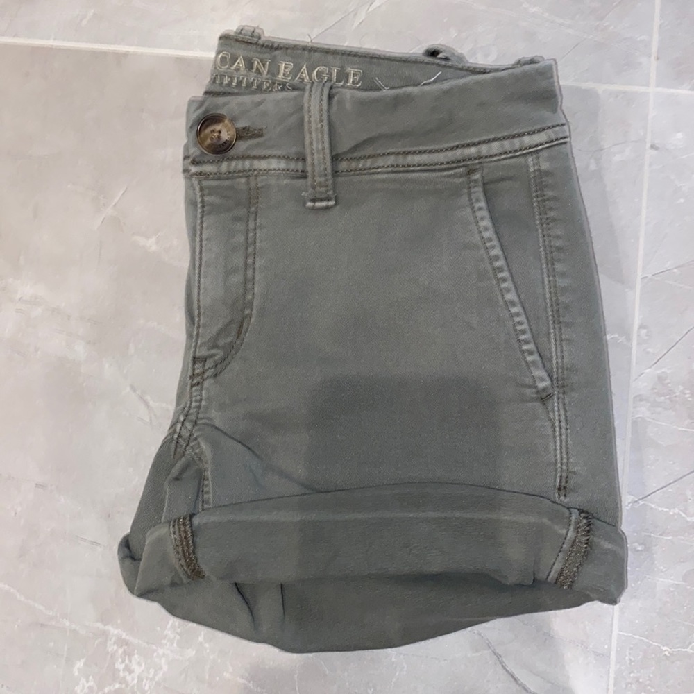 american eagle olive green shorts